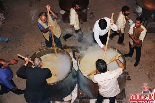 آئین حلیم پزی به همت جوانان رفسنجانی در  خیابان آذر 5