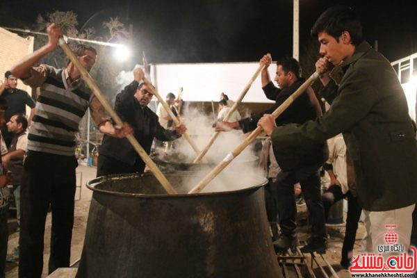 آئین حلیم پزی به همت جوانان رفسنجانی در  خیابان آذر 5