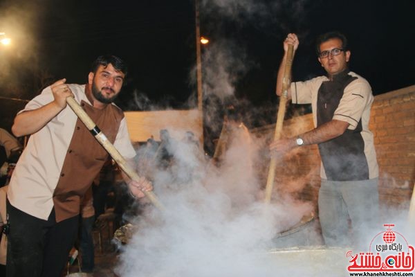 آئین حلیم پزی به همت جوانان رفسنجانی در خیابان آذر 5