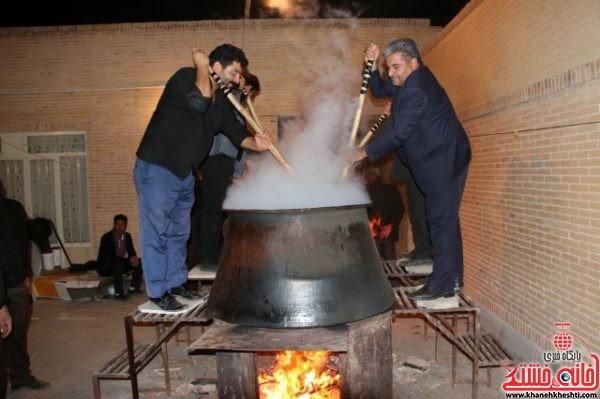  آیین حلیم پزان به یاد شهید قلی بیگی در روستای حمید آباد