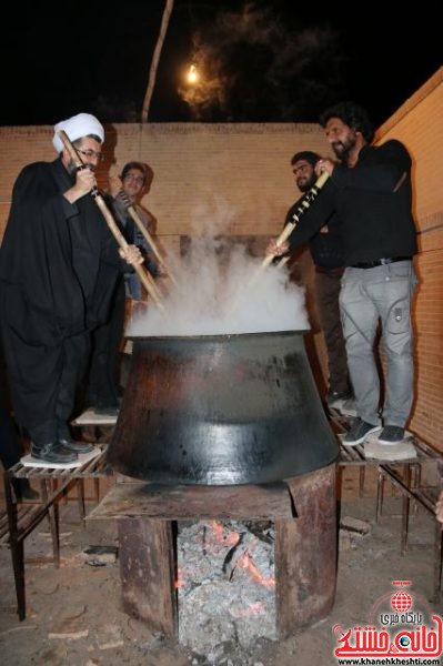 حضور امام جمعه محترم رفسنجان در آیین حلیم پزان به یاد شهید قلی بیگی در روستای حمید آباد