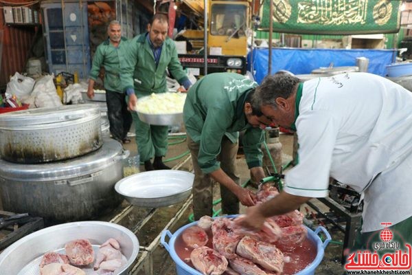 موکب خاتم الانبیاء رفسنجان در حال ارائه خدمات به زائرین اربعین حسینی در کربلای معلی