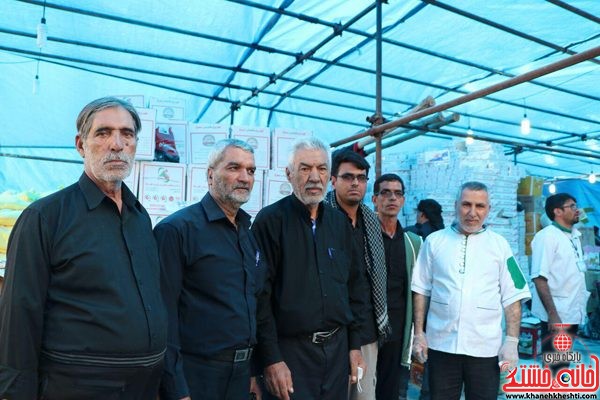موکب خاتم الانبیاء رفسنجان در حال ارائه خدمات به زائرین اربعین حسینی در کربلای معلی