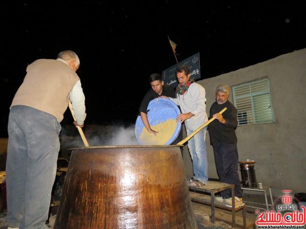 برگزاری آیین حلیم پزی در محله مصطفی خمینی رفسنجان