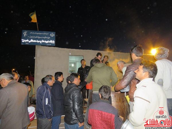 برگزاری آیین حلیم پزی در محله مصطفی خمینی رفسنجان