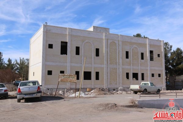 ساختمان همراه سرای بیماران بیمارستان علی بن ابیطالب(ع) رفسنجان که در مراحل پایانی کار میباشد