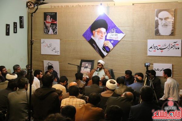 مراسم گرامیداشت یوم الله حماسه ۹ دی به یاد شهید غلامرضا آخوندی در منزل جانباز حاج عباس اسماعیلی در رفسنجان 