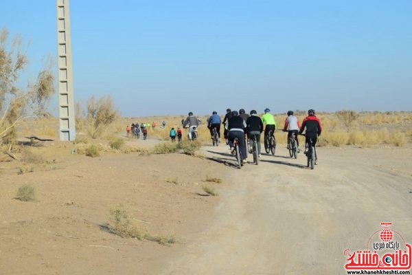 بازدید دوچرخه سواران از کویر زیبای دهستان لاهیجان رفسنجان