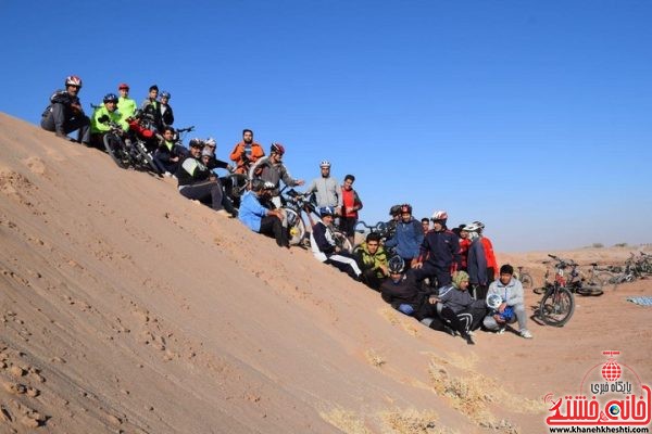 بازدید دوچرخه سواران از کویر زیبای دهستان لاهیجان رفسنجان