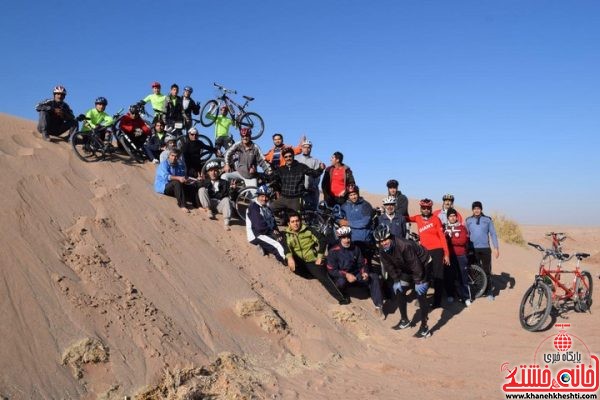 بازدید دوچرخه سواران از کویر زیبای دهستان لاهیجان رفسنجان