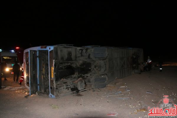 واژگونی یک دستگاه اتوبوس با 22 سرنشین در محور کرمان به رفسنجان