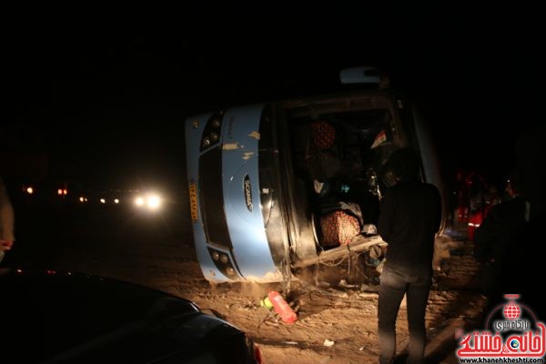 واژگونی یک دستگاه اتوبوس با 22 سرنشین در محور کرمان به رفسنجان