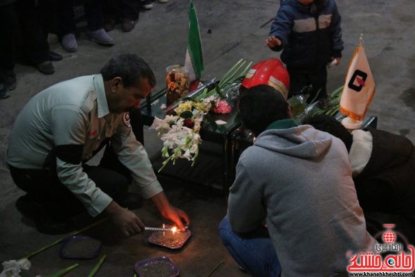  همدردی مردم رفسنجان با خانواده‌های شهدای آتش‌نشان با حضور در ایستگاه‌ آتش‌نشانی شماره 3 شهرستان رفسنجان