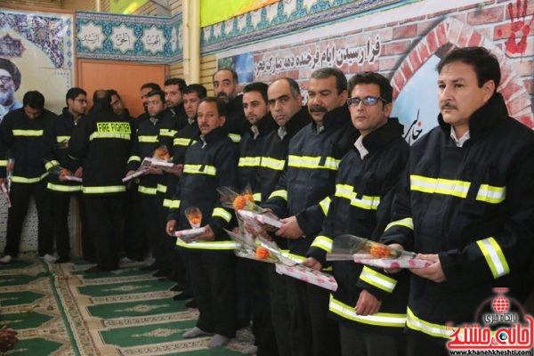 تقدیر از آتش نشانان قهرمان رفسنجان در نماز جمعه امروز در مصلی امام خامنه ای