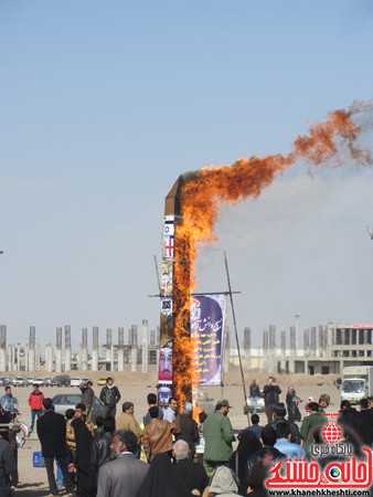 ابلیسک آمریکا و اسراییل در راهپیمایی 22 بهمن به همت حوزه بسیج دانش آموزی رفسنجان به آتش کشیده شد.