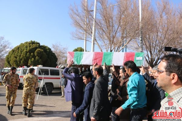 دیدار مادر و خانواده شهید حسن عبداللهی با پیکر مطهر شهید پس از 31 سال فراق