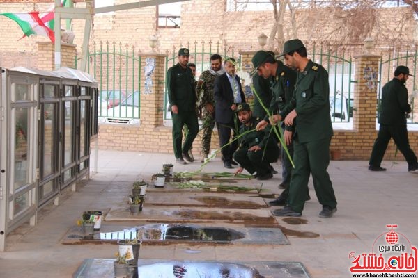  عصر امروز با حضور جانشین فرماندهی سپاه رفسنجان ، جمعی از پاسدارن و بسیجیان حوزه مقاومت بسیج حضرت رسول (ص) قبور مطهر شهدای روستای خلیل آباد رفسنجان گلباران شد.