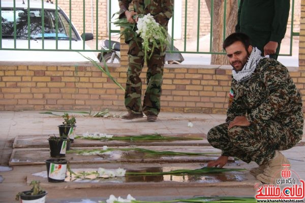  عصر امروز با حضور جانشین فرماندهی سپاه رفسنجان ، جمعی از پاسدارن و بسیجیان حوزه مقاومت بسیج حضرت رسول (ص) قبور مطهر شهدای روستای خلیل آباد رفسنجان گلباران شد.