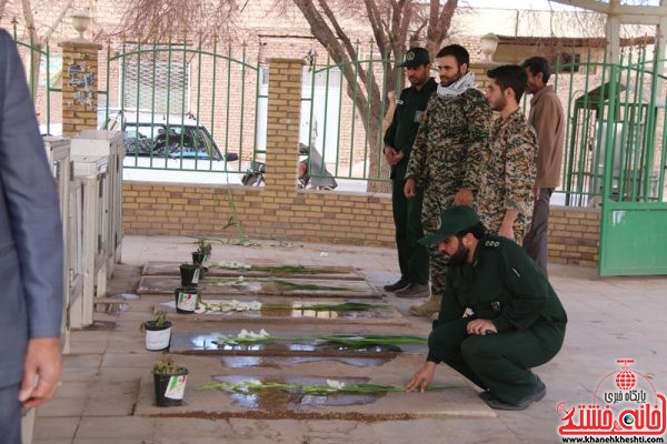  عصر امروز با حضور جانشین فرماندهی سپاه رفسنجان ، جمعی از پاسدارن و بسیجیان حوزه مقاومت بسیج حضرت رسول (ص) قبور مطهر شهدای روستای خلیل آباد رفسنجان گلباران شد.