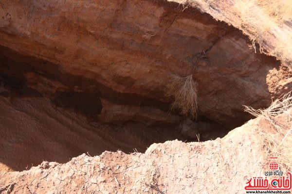 شکاف زمین بعد از بارندگی های اخیر در روستای ناصریه در کنار تلمبه موسوم به برادران 