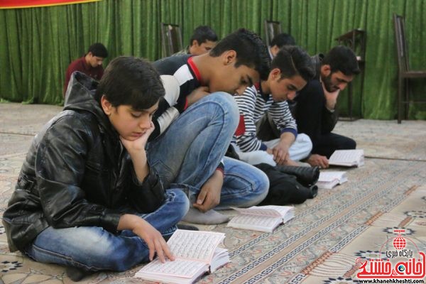 حضور جوانان و نوجوانان در یادواره شهدای منطقه گرگین رفسنجان در مسجد الزهرا (س) 