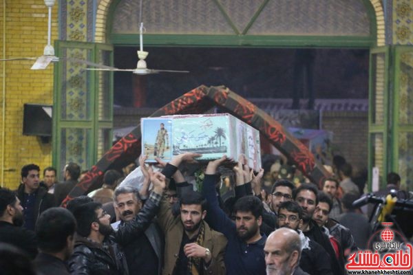 انتقال پیکرهای مطهر شهدا به داخل حسینیه ثارالله