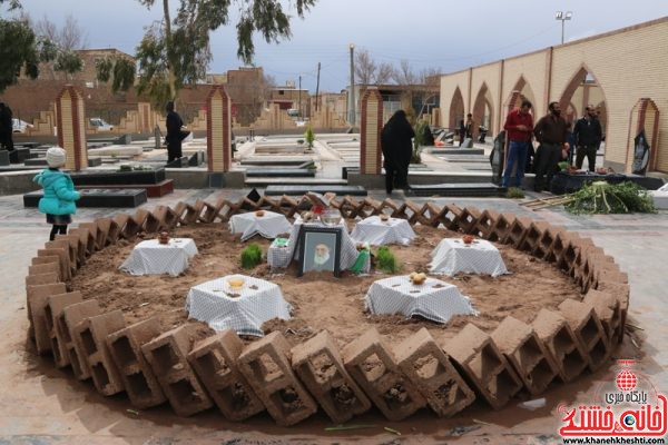 سفره هفت سین در محل گلزار شهدای رفسنجان 1396