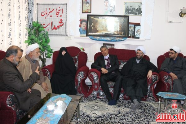 دیدار مهندس احمد انارکی محمدی نماینده مردم رفسنجان و انار در مجلس شورای اسلامی با خانواده شهید غواص حسن عبدالهی در منزل شهید