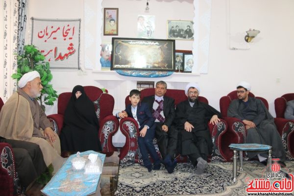 دیدار مهندس احمد انارکی محمدی نماینده مردم رفسنجان و انار در مجلس شورای اسلامی با خانواده شهید غواص حسن عبدالهی در منزل شهید