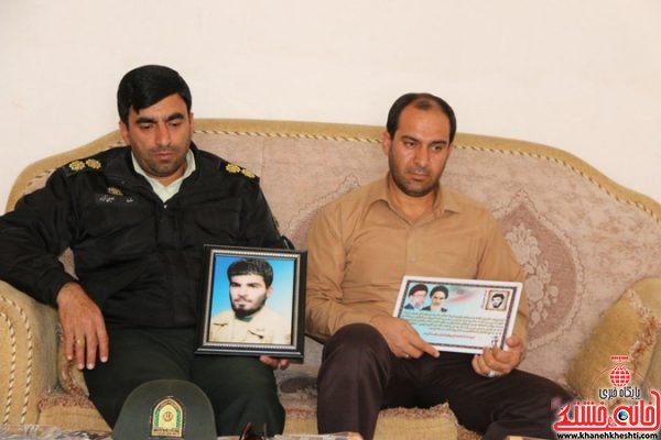 دیدار مسئولین با خانواده شهید محمود پورزکیخانی از شهدای نیروی انتظامی رفسنجان