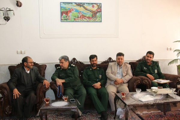 دیدار فرمانده سپاه رفسنجان با خانواده شهیدان کربلایی علیزاده
