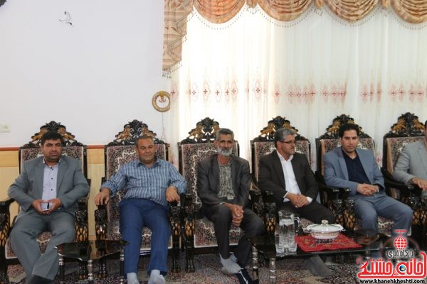 دیدار صمیمی دانشجویان دانشگاه کار رفسنجان با حسین محمدی نسب جانباز 70 درصد رفسنجانی در منزل ایشان