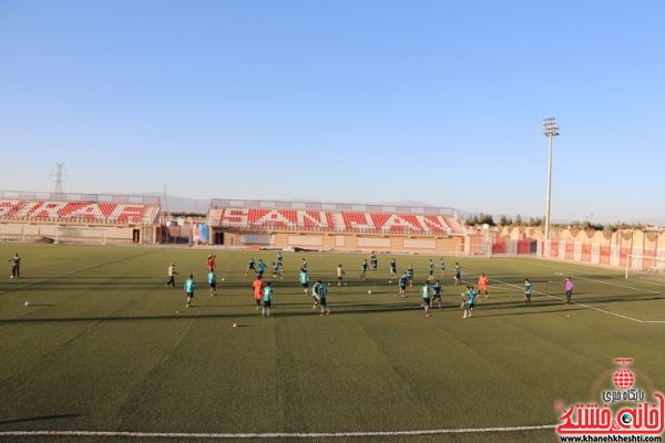 آغاز تمرینات تیم فوتبال صنعت مس #رفسنجان برای حضور در رقابتهای لیگ دسته اول با حضور کادر فنی و بازیکنان تیم