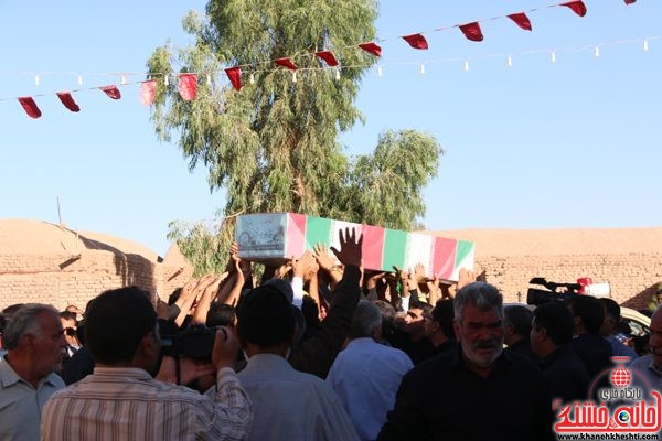 لحظات ناب استقبال و وداع با شهید محمد علی محمد صادقی در مسجد جامع روستای هرمز آباد رفسنجان