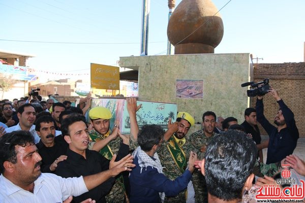 لحظات ناب استقبال و وداع با شهید محمد علی محمد صادقی در مسجد جامع روستای هرمز آباد رفسنجان