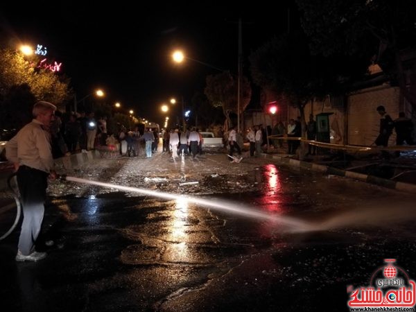 انفجار مهیب یک مغازه در خیابان کارگر رفسنجان و حضور به موقع عوامل آتش نشانی شهرستان رفسنجان