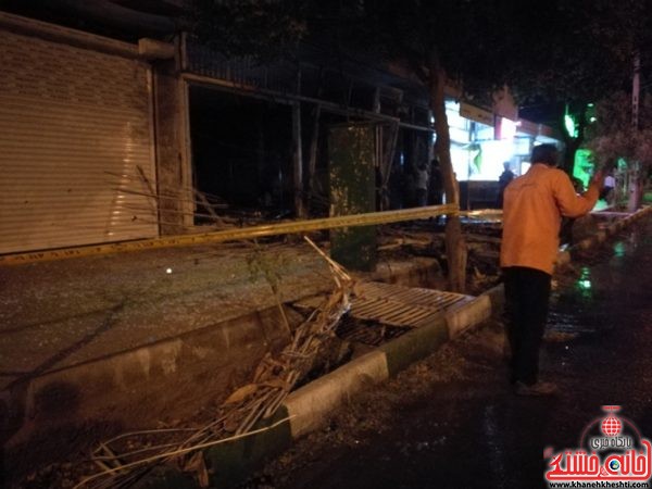 انفجار مهیب یک مغازه در خیابان کارگر رفسنجان و حضور به موقع عوامل آتش نشانی شهرستان رفسنجان