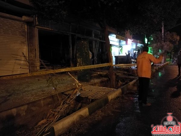 انفجار مهیب یک مغازه در خیابان کارگر رفسنجان و حضور به موقع عوامل آتش نشانی شهرستان رفسنجان