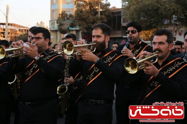 گروه موزیک هیئت علی آباد رفسنجان در مراسم تجمع هیئت های عزاداری در میدان ابراهیم رفسنجان