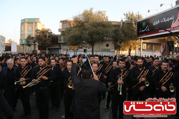 گروه موزیک هیئت علی آباد رفسنجان در مراسم تجمع هیئت های عزاداری در میدان ابراهیم رفسنجان
