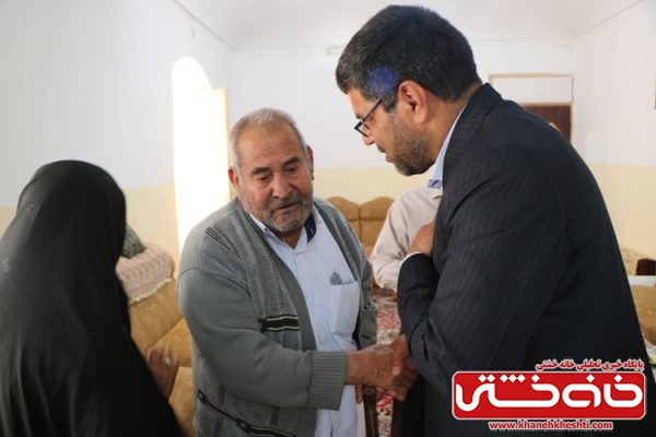 مصطفی بخشی بخشدار جدید مرکزی رفسنجان  حضور در گلزار شهدای لاهیجان و دیدار با خانواده شهید علی بیگی