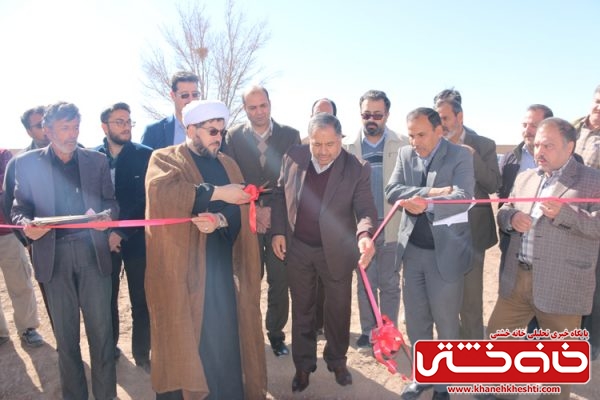 افتتاح طرح  آبیاری تحت فشار (قطره ای) در روستای ده شفیع از موقوفات هلال احمر با سرمایه گزاری 4/068 در سطح 39 هکتار