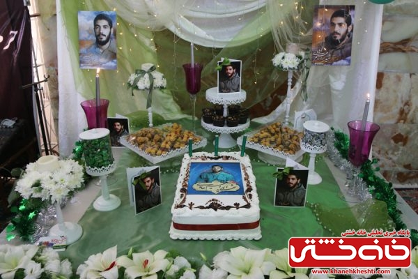 کیک تولد مراسم جشن تولد شهید ابراهیم هادی در جوار حرم مطهر شهدای گمنام روستای عرب آبادشهید رفسنجان