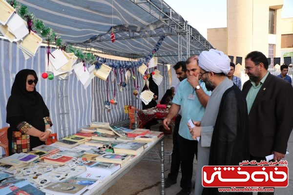 بازدید حجت الاسلام والمسلمین رمضانی پور امام جمعه شهرستان رفسنجان از بازارچه خیریه انجم مکتب در دانشکده دندانپزشکی