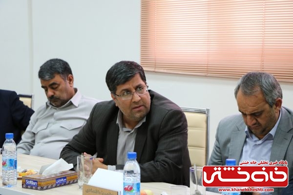  صنعتگران و کارآفرینان در جلسه بررسی مشکلات صنعت شهرستان رفسنجان در منطقه ویژه اقتصادی رفسنجان