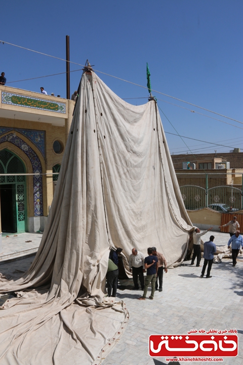 مراسم برپایی خیمه اباعبدالله الحسین(ع) در بیت العباس رفسنجان است که هرساله با قرائت زیارت عاشورا و عرض ادب به محضر امام حسین(ع) برگزار می شود