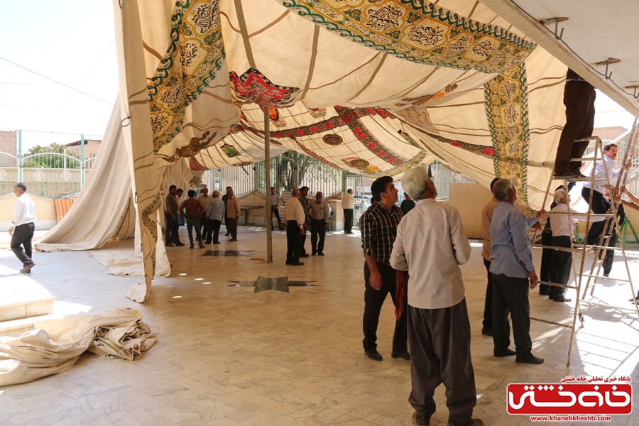 مراسم برپایی خیمه اباعبدالله الحسین(ع) در بیت العباس رفسنجان است که هرساله با قرائت زیارت عاشورا و عرض ادب به محضر امام حسین(ع) برگزار می شود