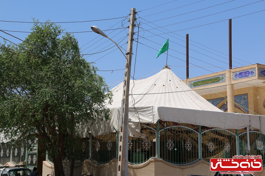 مراسم برپایی خیمه اباعبدالله الحسین(ع) در بیت العباس رفسنجان است که هرساله با قرائت زیارت عاشورا و عرض ادب به محضر امام حسین(ع) برگزار می شود