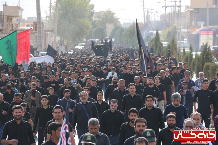 پیاده روی اربعین حسینی با حضور کاروان رهپویان کربلا در رفسنجان صبح امروز همراه با راهپیمایان سراسر کشور 