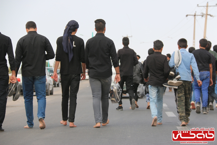 پیاده روی اربعین حسینی با حضور کاروان رهپویان کربلا در رفسنجان صبح امروز همراه با راهپیمایان سراسر کشور 